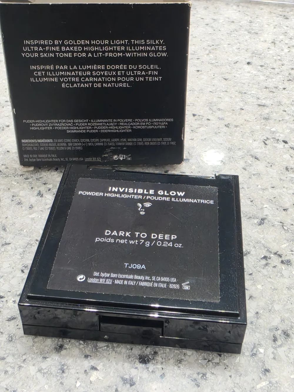 bareMinerals Invisible Glow Powder Highlighter — Dark To Deep